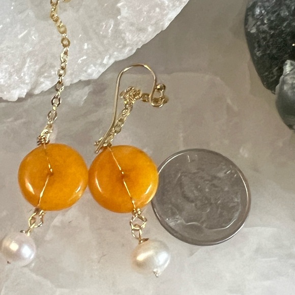 BNWOT Handmade 18kg over surgical stainless steel earrings w/pearl & yellow jade - Picture 6 of 8
